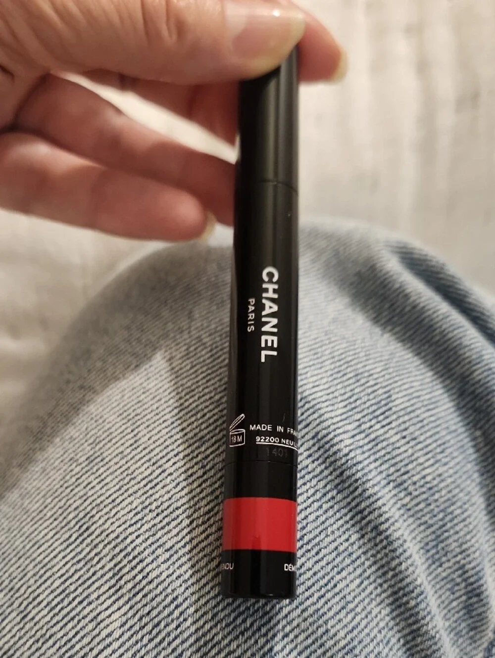CHANEL Rouge Crayon Lipstick - Bright Coral Red